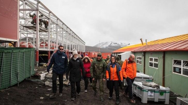 Diana Morant supervisa la construcción de un nuevo laboratorio en la Base Antártica Española