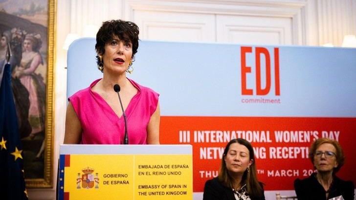 Elma Saiz: 'Las mujeres no están solas, ni en España ni en el extranjero'